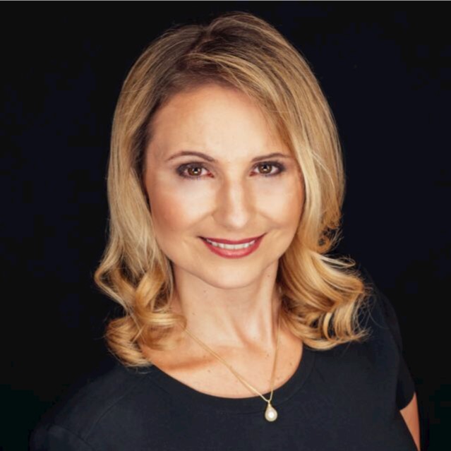 Portrait von Nina Engelhardt, Marketing Portfolio Managerin bei DePuy Synthes, Teilnehmerin eines Feuerlauf-Teamevents